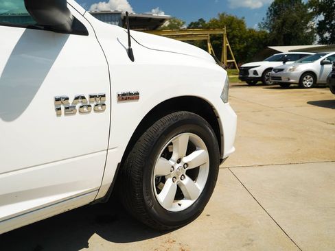 Used 2016 RAM 1500 Express RWD image 19