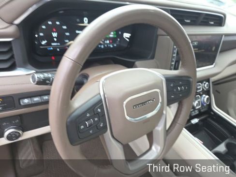 Used 2023 GMC Yukon XL Denali image 11