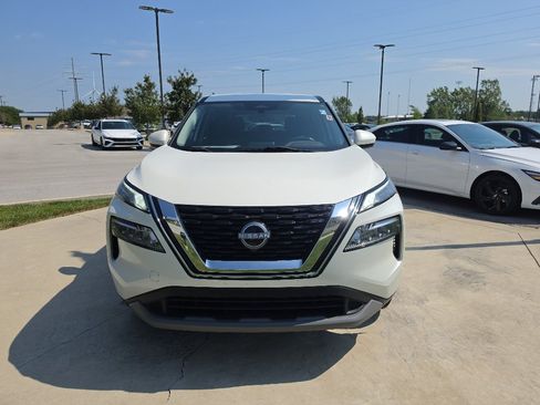 Used 2023 Nissan Rogue SV FWD image 2
