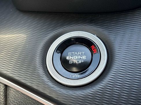Used 2025 Jeep Grand Cherokee Altitude AWD/4WD image 16