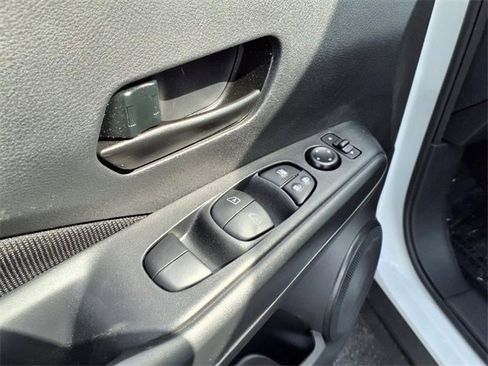 New 2025 Nissan Kicks Play S image 6