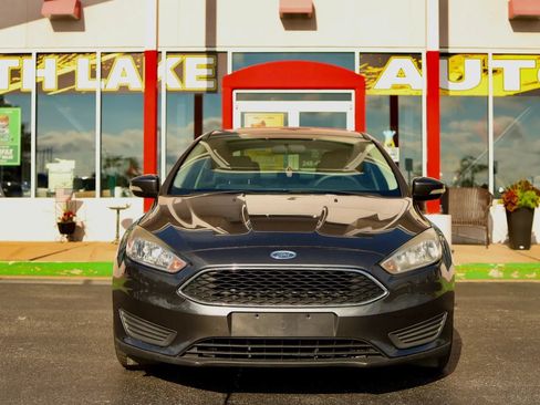 Used 2016 Ford Focus SE w/ SE Power Seat Package FWD image 2