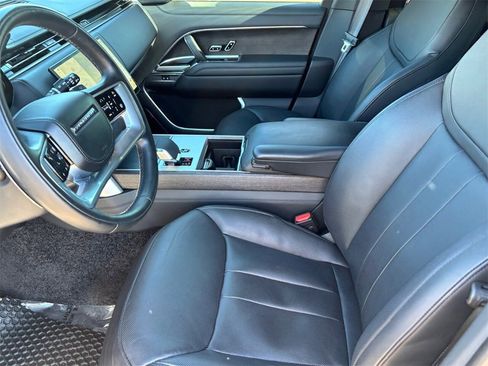 Used 2025 Land Rover Range Rover SE image 17