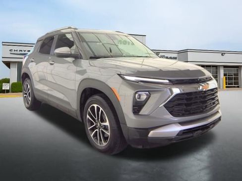 Used 2025 Chevrolet TrailBlazer LT AWD/4WD image 4