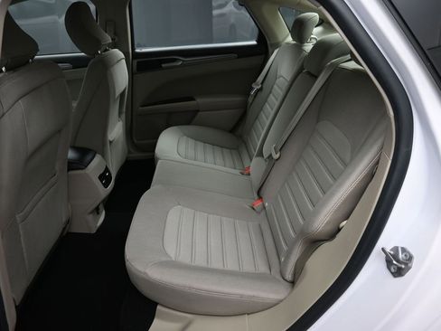 Used 2019 Ford Fusion SE FWD image 21