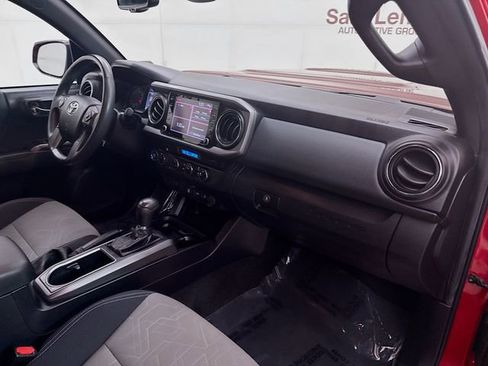 Used 2022 Toyota Tacoma TRD Sport AWD/4WD image 26
