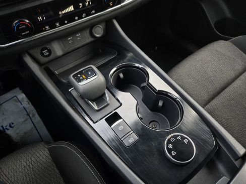 Used 2024 Nissan Rogue SV image 23