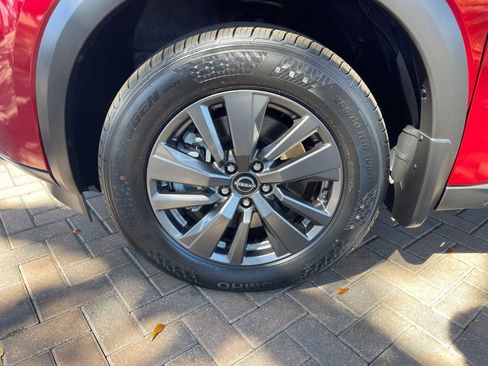 Used 2022 Nissan Pathfinder SV image 10