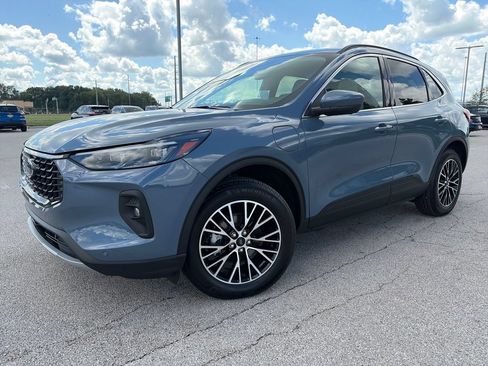 Used 2026 Ford Escape SE w/ PHEV Premium Package FWD image 3