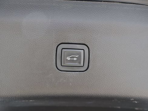 Used 2019 Buick Enclave Preferred w/ LPO, Cargo Package FWD image 19