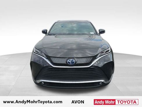 Used 2023 Toyota Venza XLE image 3