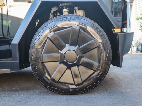 Used 2024 Tesla Cybertruck Cyberbeast AWD/4WD image 10