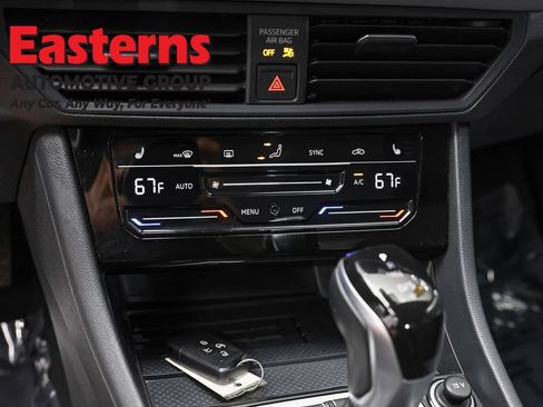 Used 2025 Volkswagen Jetta SE FWD image 19
