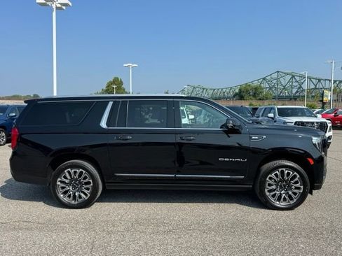 Used 2023 GMC Yukon XL Denali Ultimate AWD/4WD image 7