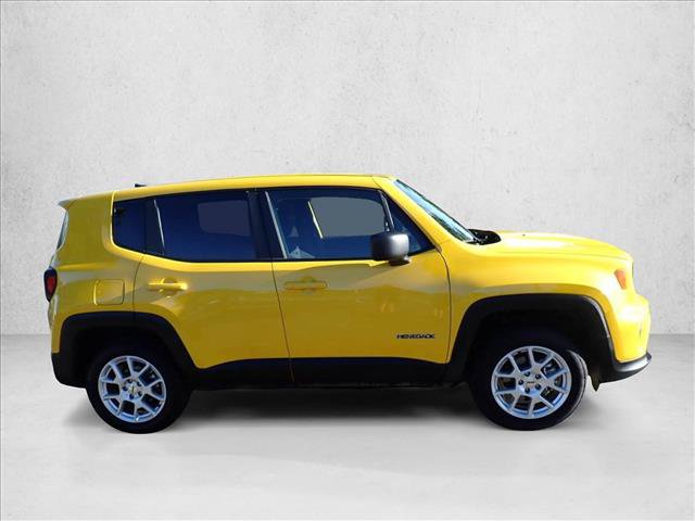 Used 2023 Jeep Renegade Latitude AWD/4WD image 5