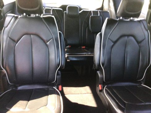 Used 2026 Chrysler Pacifica Limited w/ S Appearance Package FWD image 15
