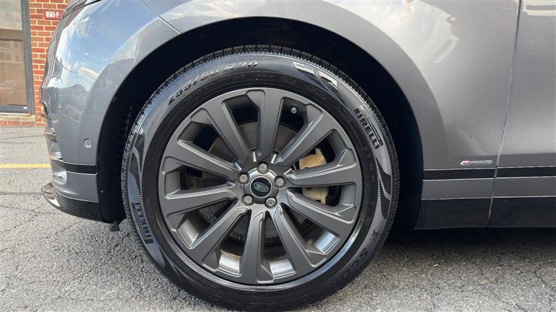 Used 2018 Land Rover Range Rover Velar R-Dynamic SE AWD/4WD image 4