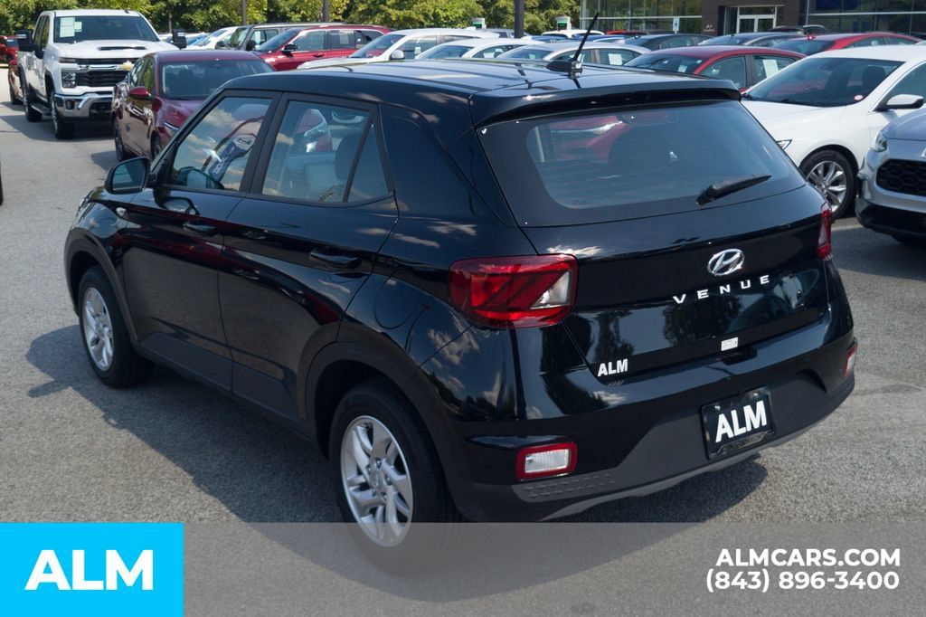 Certified 2026 Hyundai Venue SE FWD image 9