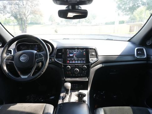 Used 2019 Jeep Grand Cherokee Altitude AWD/4WD image 16