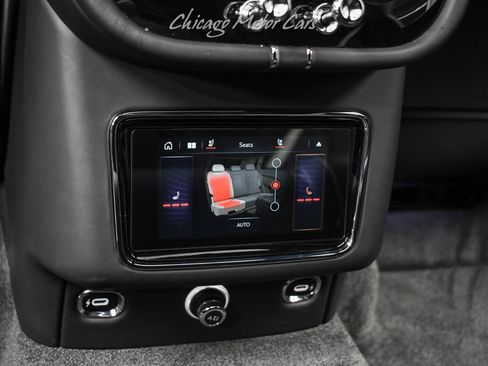 Used 2023 Bentley Bentayga Plug-In Hybrid image 28