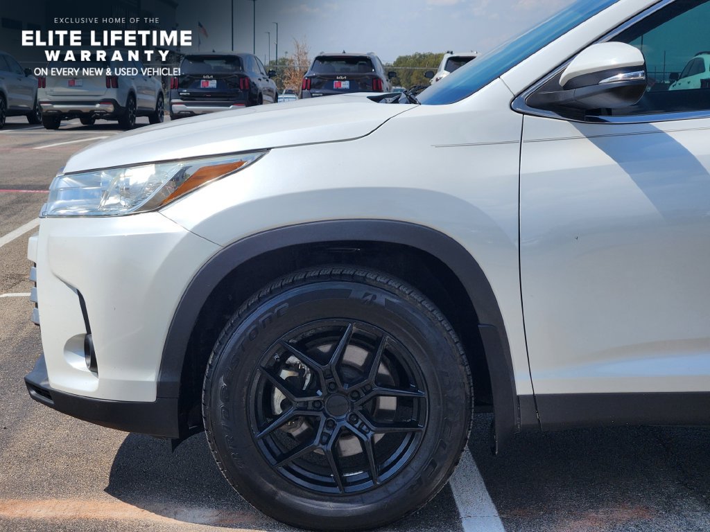 Used 2019 Toyota Highlander LE FWD image 9