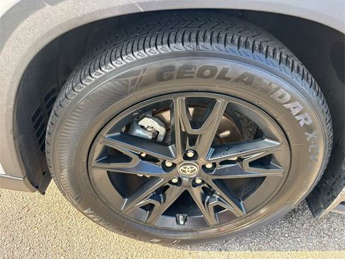 Used 2024 Toyota Grand Highlander Limited image 10