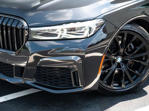 Used 2021 BMW 740i w/ M Sport Package RWD image 3