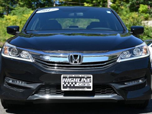 Used 2017 Honda Accord Sport image 9