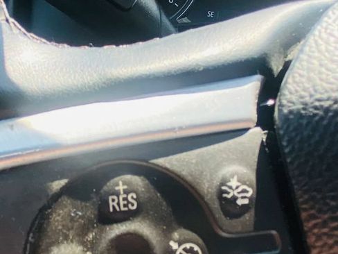 Used 2023 GMC Terrain SLT AWD/4WD image 9