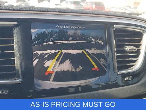 Used 2018 Chrysler Pacifica Touring-L Plus image 22