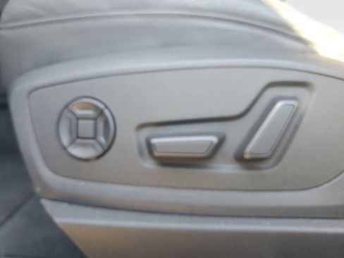 Used 2024 Audi Q8 e-tron Premium Plus image 22