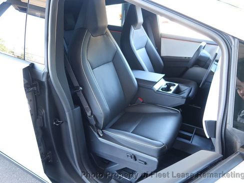 Used 2024 Tesla Cybertruck AWD Crew Cab image 32