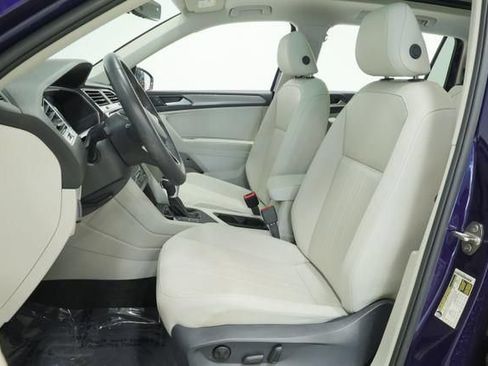 Certified 2024 Volkswagen Tiguan SE w/ Panoramic Sunroof Package FWD image 28