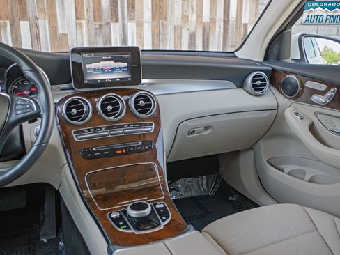 Used 2019 Mercedes-Benz GLC 300 4MATIC image 18