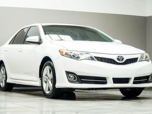 Used 2014 Toyota Camry SE image 4
