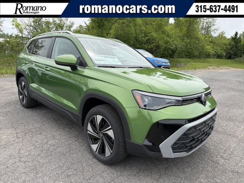 New 2026 Volkswagen Taos SE AWD/4WD image 1