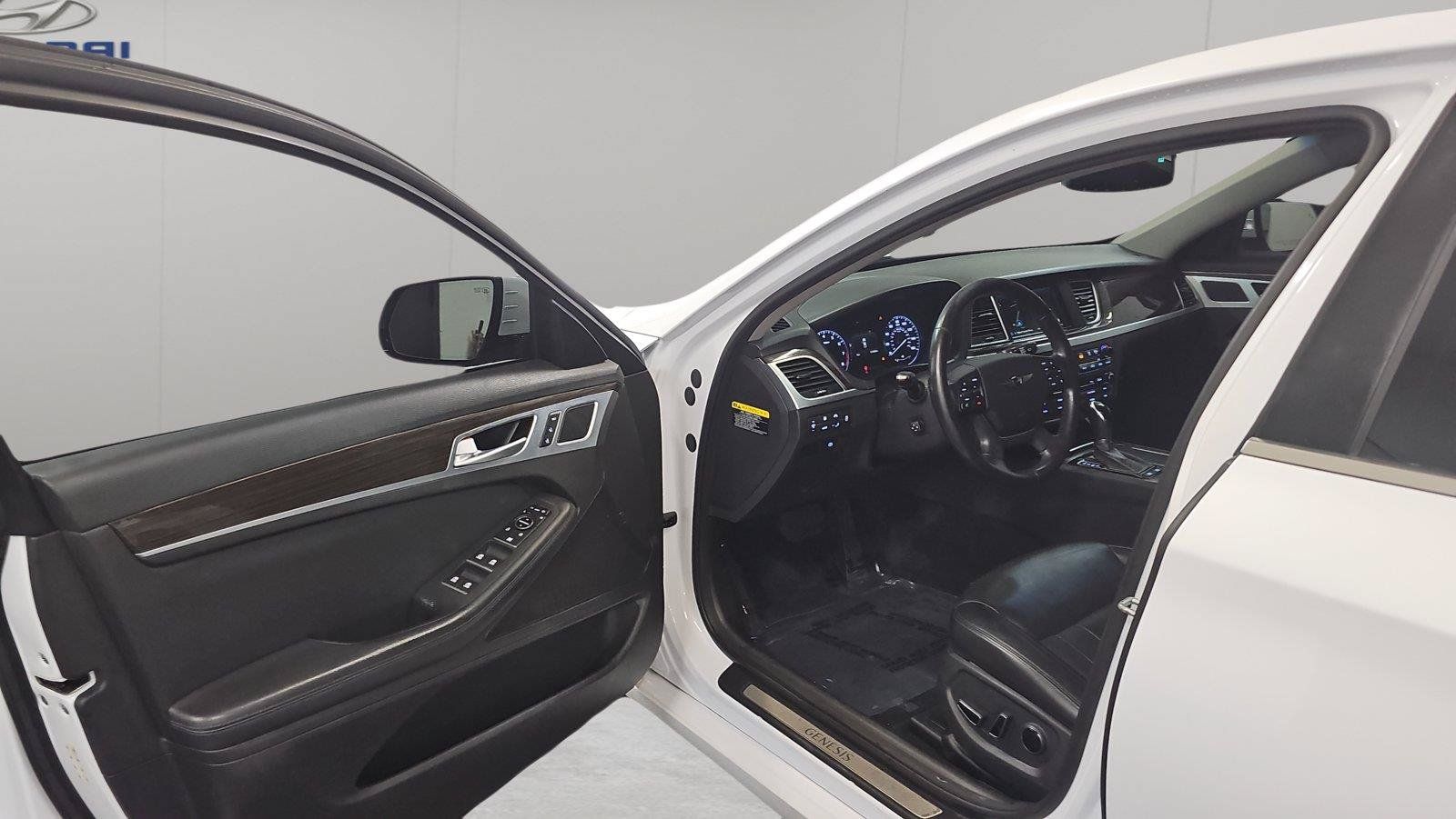 Used 2017 Genesis G80 3.8 AWD/4WD image 24