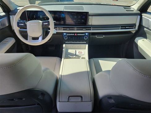 Certified 2025 Hyundai Santa Fe SEL image 15