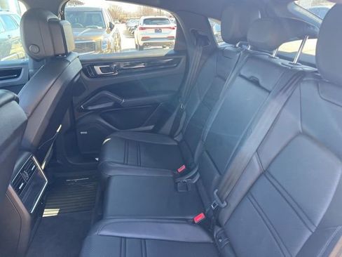 Used 2021 Porsche Cayenne Base image 8