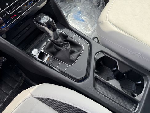 New 2026 Volkswagen Taos SE FWD image 21