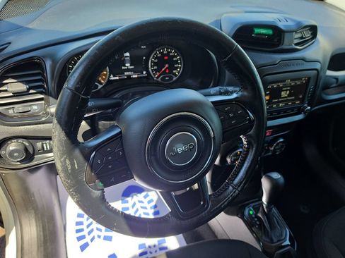 Used 2017 Jeep Renegade Altitude FWD image 13