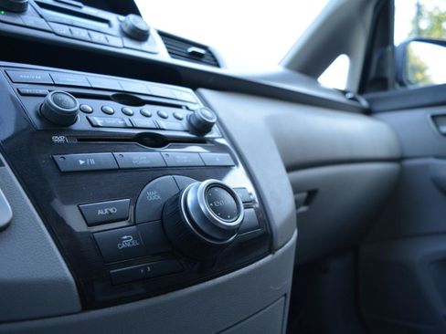 Used 2013 Honda Odyssey Touring Elite image 25