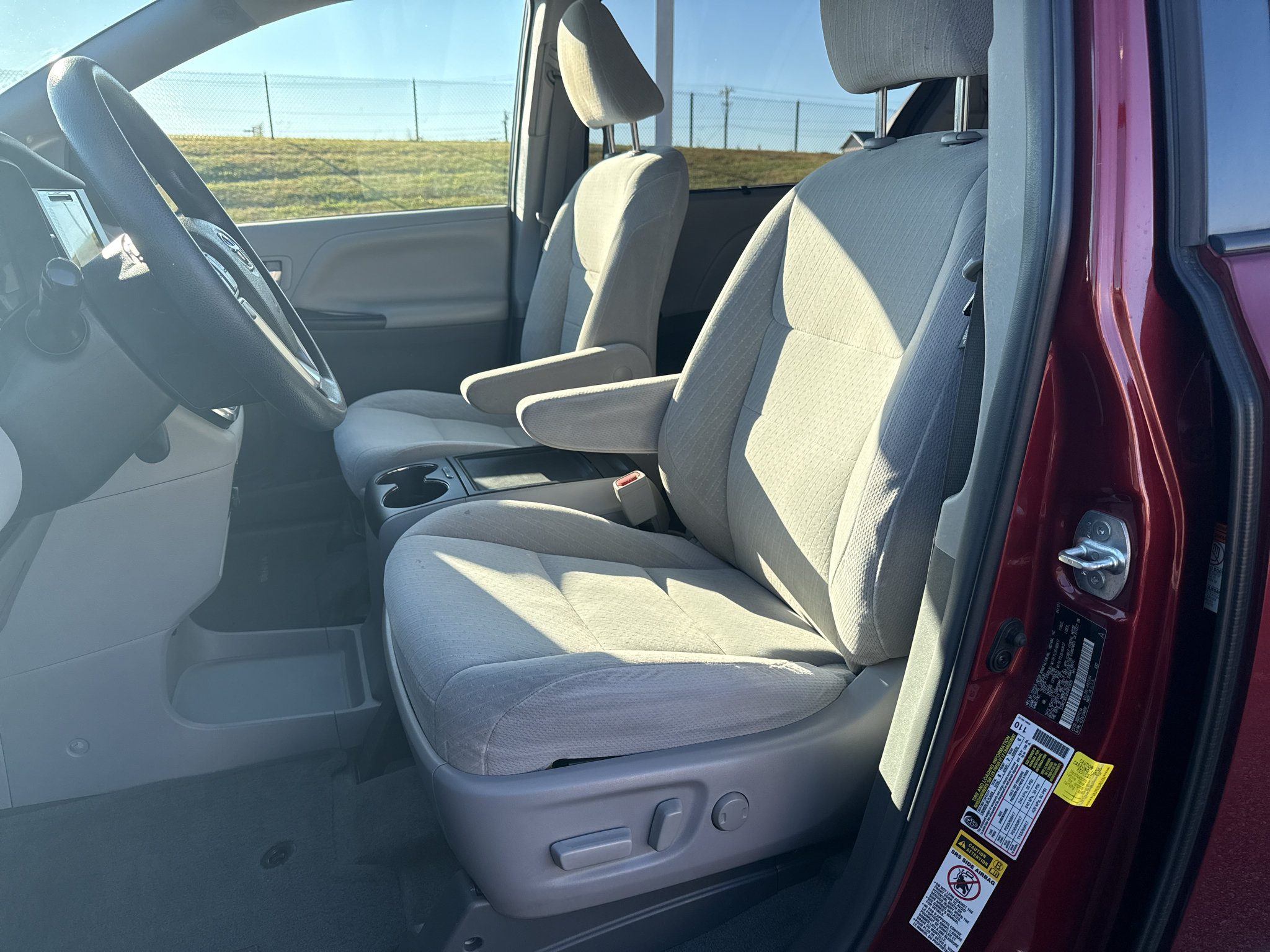 Used 2017 Toyota Sienna LE FWD image 9