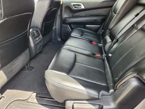 Used 2016 Nissan Pathfinder Platinum w/ Cargo Package FWD image 27