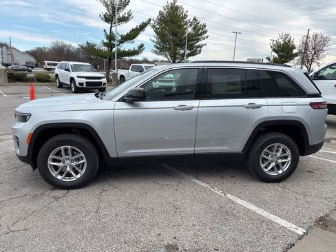 New 2026 Jeep Grand Cherokee Laredo AWD/4WD image 17