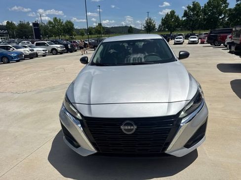 Used 2024 Nissan Altima 2.5 SV FWD image 4