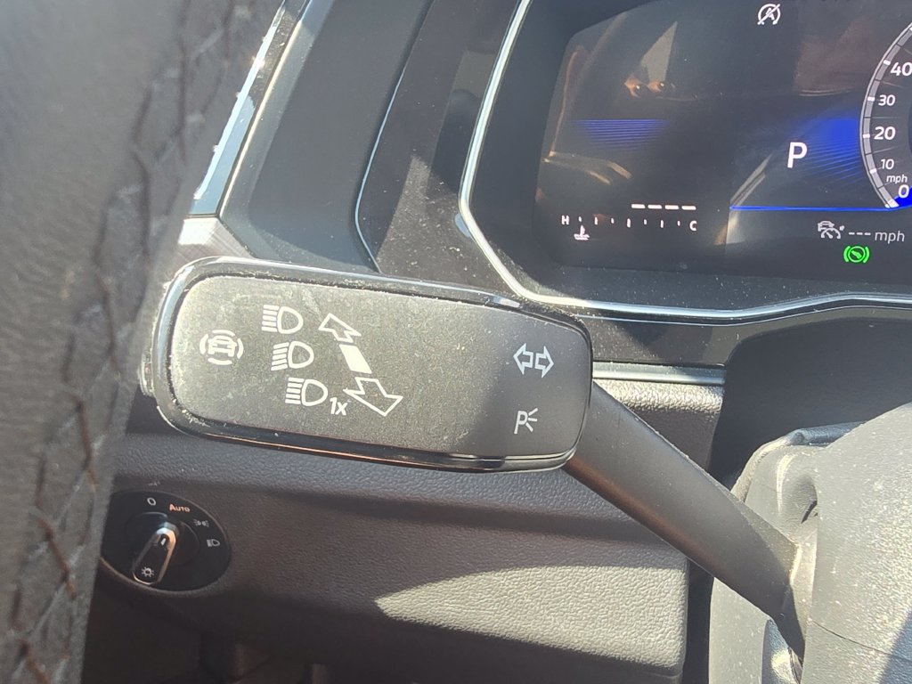Used 2024 Volkswagen Jetta SE FWD image 25