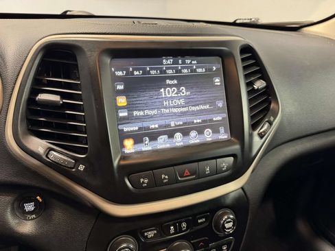 Used 2018 Jeep Cherokee Limited w/ Technology Group AWD/4WD image 27