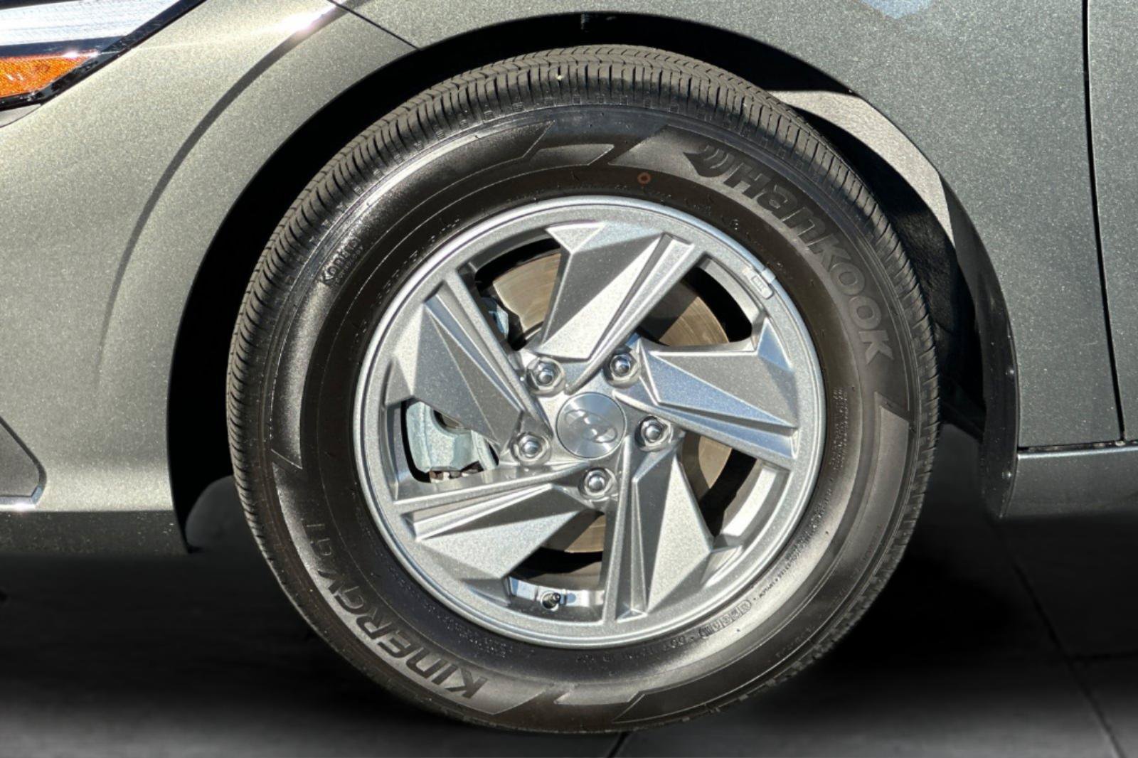 Certified 2026 Hyundai Elantra SE FWD image 27