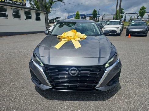 Used 2025 Nissan Altima 2.5 SV FWD image 11